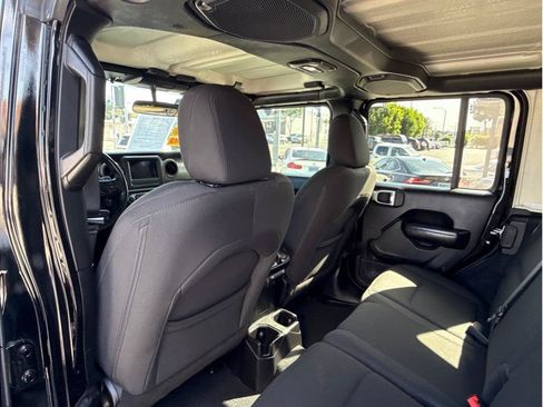 Used 2018 Jeep Wrangler Unlimited Sport S AWD/4WD image 19
