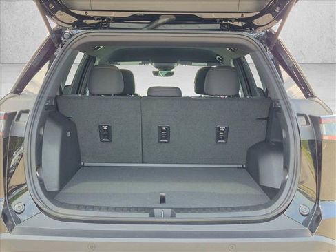 Used 2026 Chevrolet Equinox LT w/ Safety and Technology Package FWD image 7