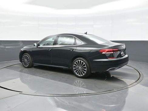 Used 2022 Volkswagen Passat 2.0T image 5