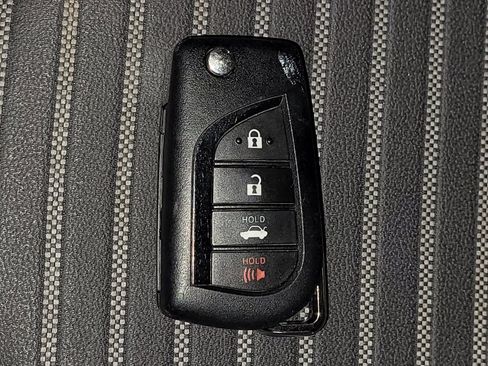 Used 2022 Toyota Camry SE FWD image 32