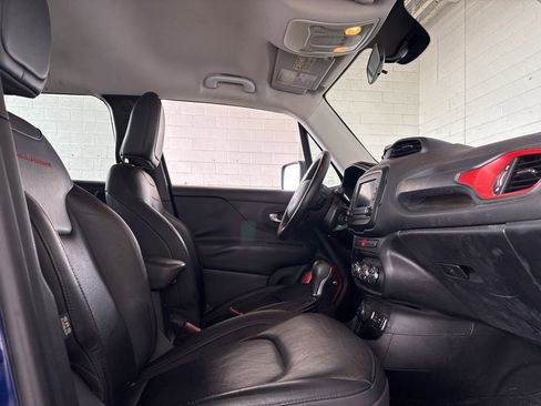 Used 2016 Jeep Renegade Trailhawk AWD/4WD image 12