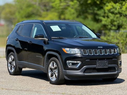 Used 2019 Jeep Compass Limited FWD image 1