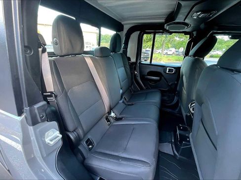 Used 2020 Jeep Gladiator Sport w/ Trailer Tow Package image 19