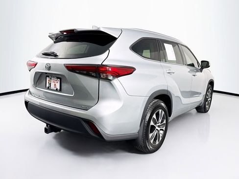 Used 2020 Toyota Highlander XLE image 10