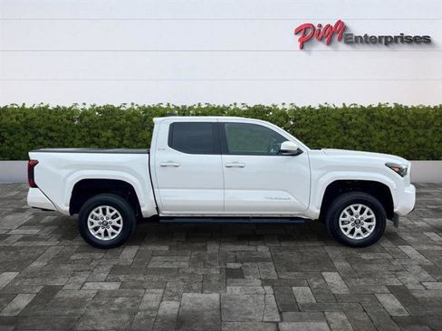 Used 2024 Toyota Tacoma SR5 AWD/4WD image 7