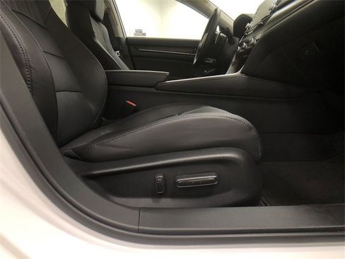 Used 2020 Honda Accord Touring image 32