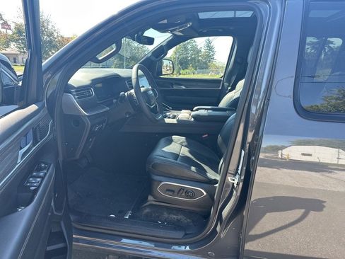 Used 2024 Jeep Wagoneer Series III w/ Premium Group I image 8