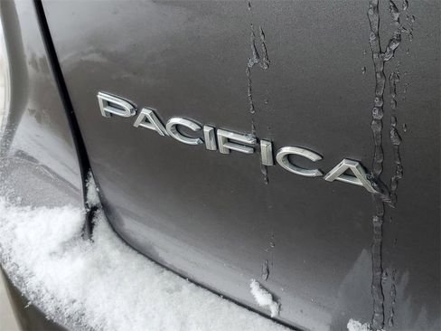 Used 2023 Chrysler Pacifica Limited image 37