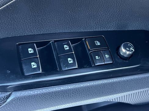 Used 2018 Toyota Camry XSE FWD image 37