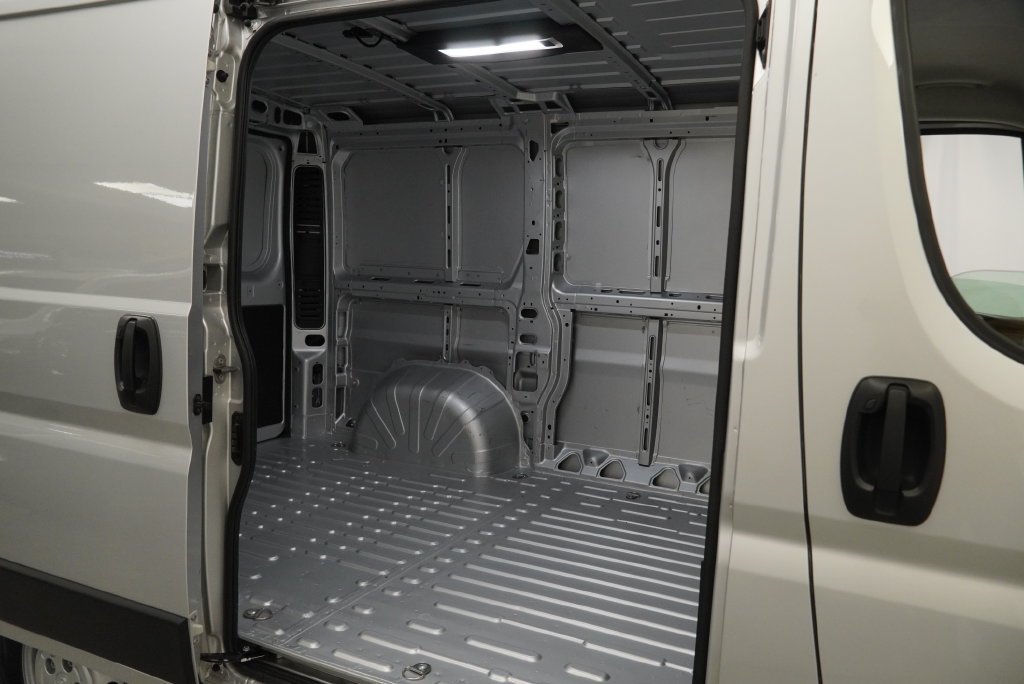 Used 2025 RAM ProMaster 1500 w/ Premium Convenience Group FWD image 4