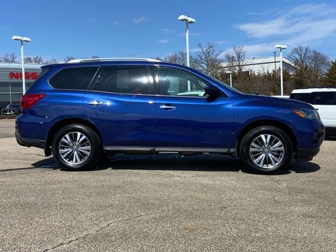 Used 2020 Nissan Pathfinder S image 4