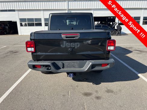 Used 2022 Jeep Gladiator Sport image 4
