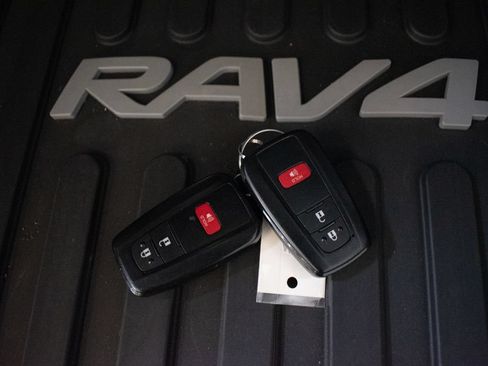 Used 2024 Toyota RAV4 XLE AWD/4WD image 28