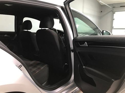Used 2017 Volkswagen GTI SE image 15