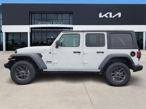 Used 2025 Jeep Wrangler Unlimited Sport AWD/4WD image 4