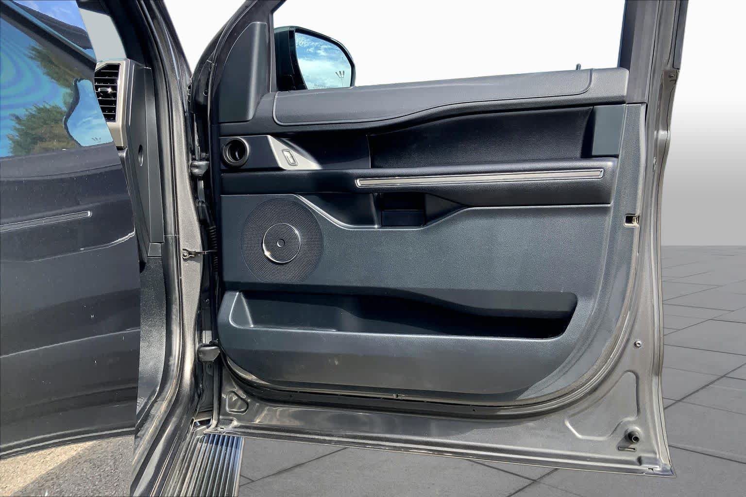 Used 2020 Ford Expedition XLT w/ Equipment Group 201A RWD image 21