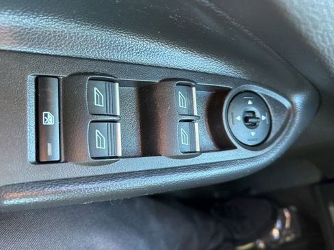 Used 2019 Ford Escape SE image 22