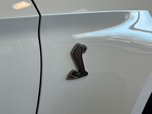 Used 2022 Ford Mustang Shelby GT500 w/ Carbon Fiber Track Pack image 8