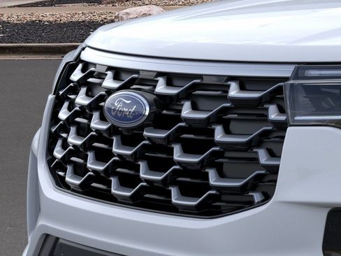 New 2026 Ford Explorer Platinum w/ LUX Leather Package AWD/4WD image 17