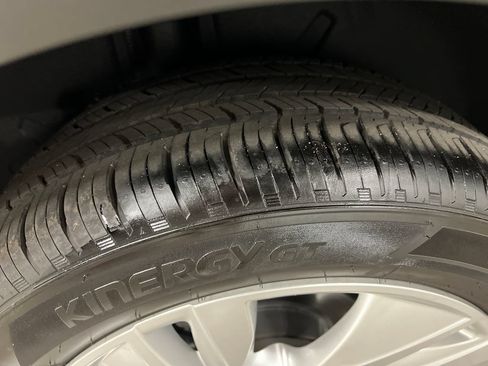 Certified 2024 Buick Encore GX Preferred AWD/4WD image 11