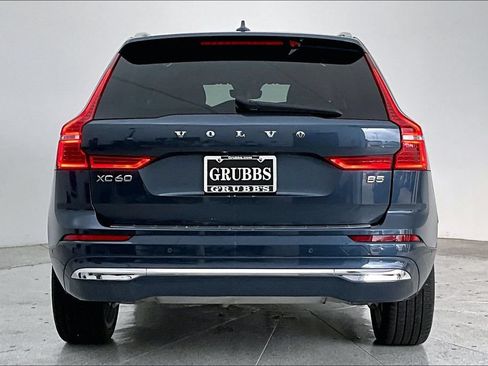 Used 2023 Volvo XC60 B5 Ultimate w/ Climate Package FWD image 5