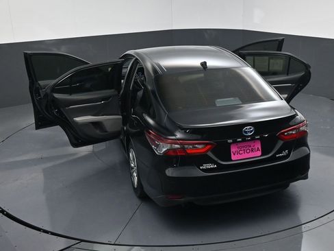 Used 2022 Toyota Camry LE image 20