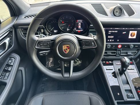 Used 2025 Porsche Macan image 16