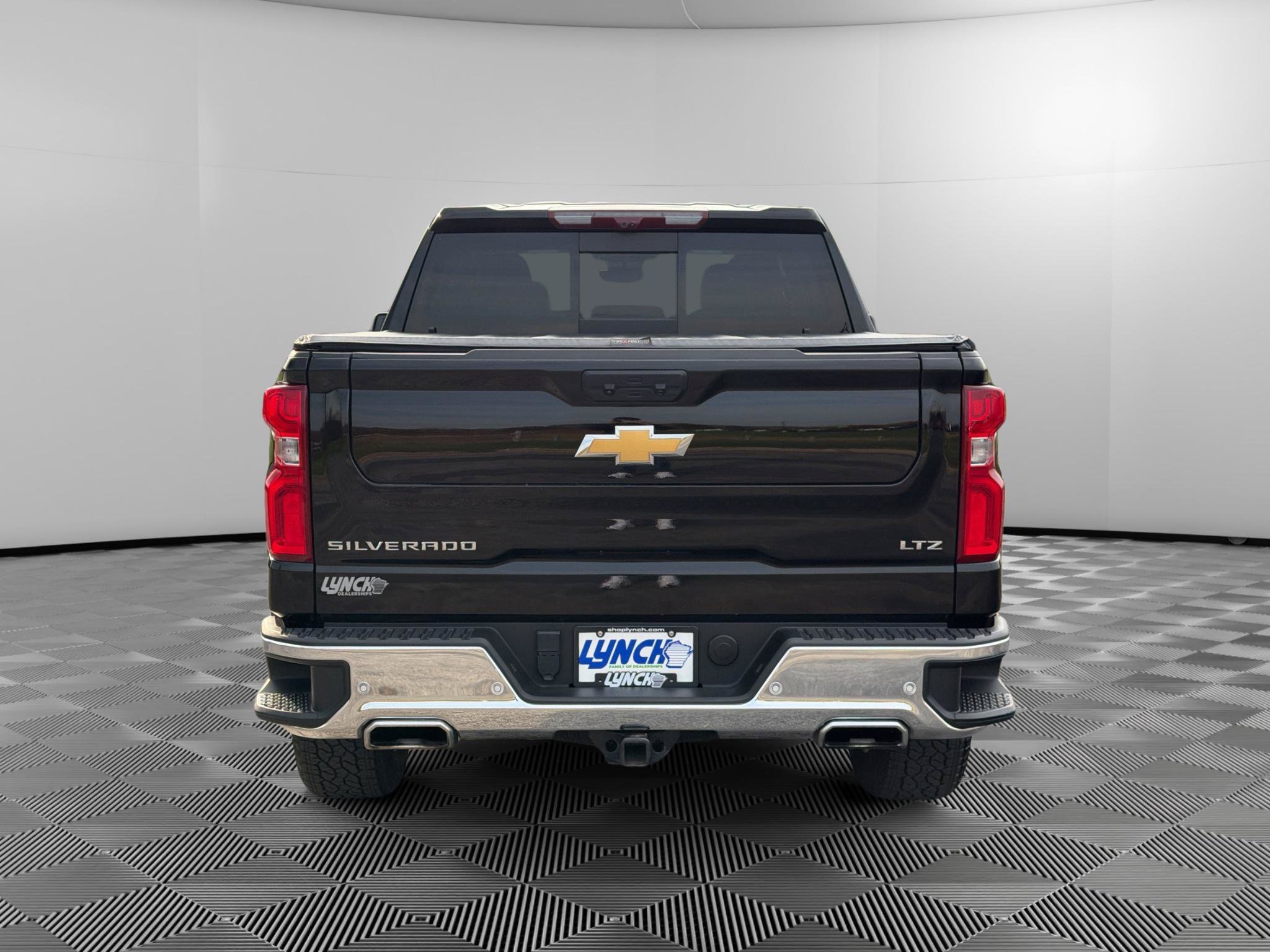 Used 2024 Chevrolet Silverado 1500 LTZ w/ LTZ Premium Package AWD/4WD image 3