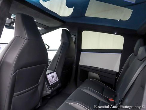 Used 2024 Tesla Cybertruck AWD Crew Cab image 15