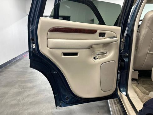 Used 2005 Cadillac Escalade AWD image 29