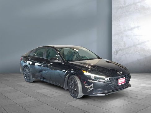 Used 2023 Hyundai Elantra Blue image 8