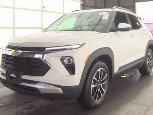 Used 2025 Chevrolet TrailBlazer LT image 1