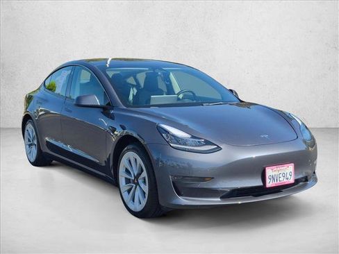 Used 2022 Tesla Model 3 RWD image 3