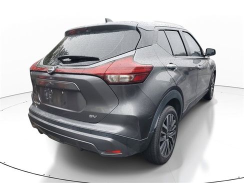 Used 2022 Nissan Kicks SV image 6