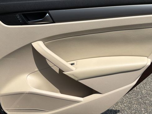 Used 2014 Volkswagen Passat 1.8T Wolfsburg Edition FWD image 16