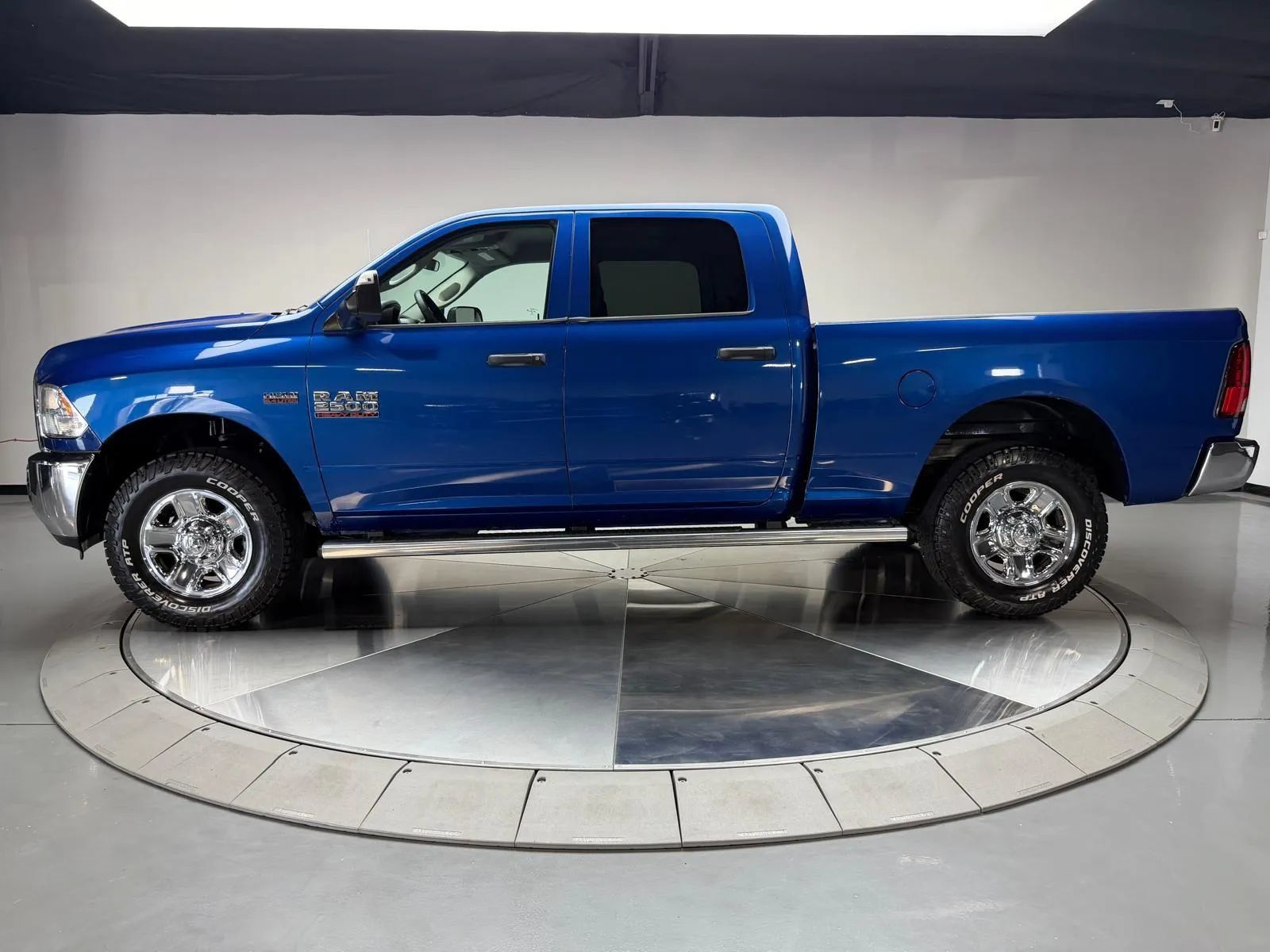 Used 2018 RAM 2500 Tradesman w/ Chrome Appearance Group RWD image 4