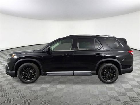 New 2025 Honda Pilot Touring image 3