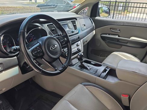Used 2016 Kia Sedona LX w/ LX Essentials Premium Package FWD image 17