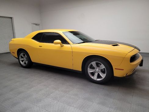 Used 2018 Dodge Challenger SXT image 11