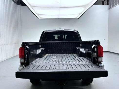 Used 2020 Toyota Tacoma SR5 AWD/4WD image 20