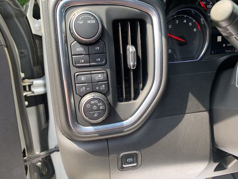Used 2021 Chevrolet Silverado 1500 LTZ AWD/4WD image 17
