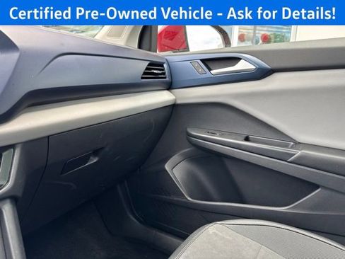 Certified 2022 Volkswagen Taos SE w/ Panoramic Sunroof Package AWD/4WD image 18