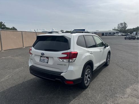 Used 2021 Subaru Forester Premium image 5