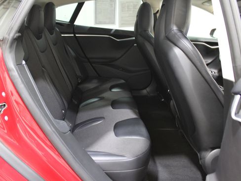 Used 2015 Tesla Model S 70 image 24