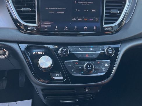 Used 2026 Chrysler Pacifica Select image 27
