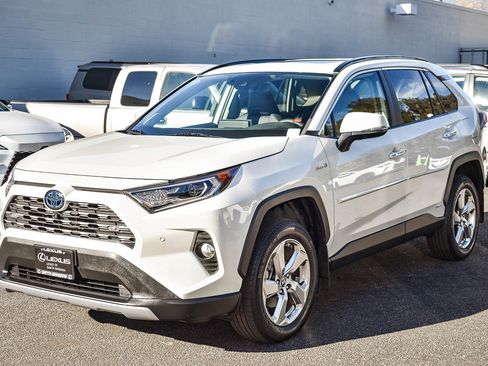 Used 2019 Toyota RAV4 Limited image 3
