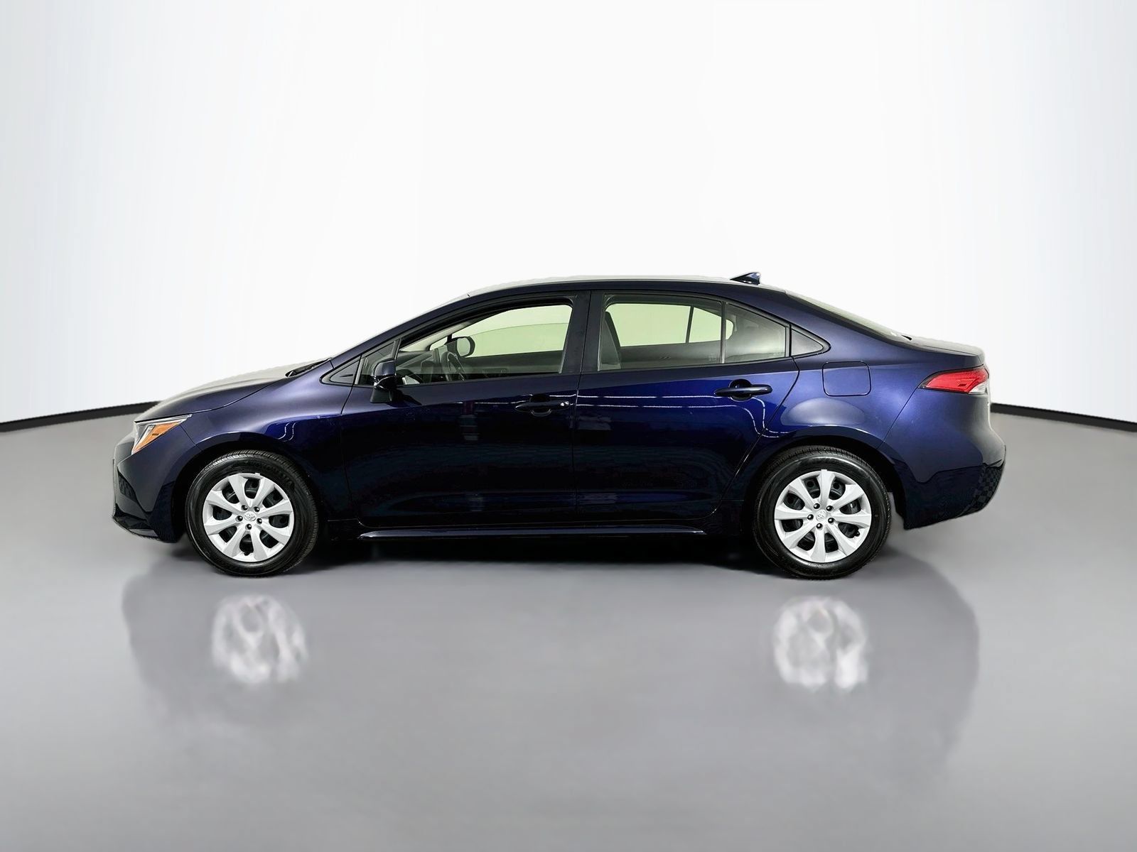 Used 2023 Toyota Corolla LE FWD image 4