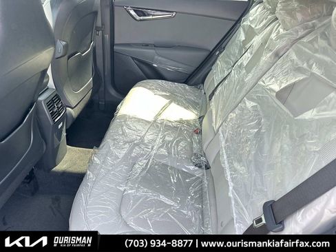 New 2025 Kia Niro EX Touring image 24