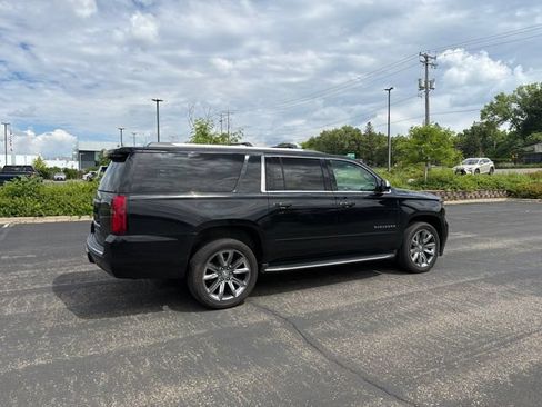 Used 2017 Chevrolet Suburban Premier AWD/4WD image 19