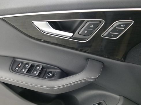 Used 2024 Audi Q8 Premium Plus AWD/4WD image 30